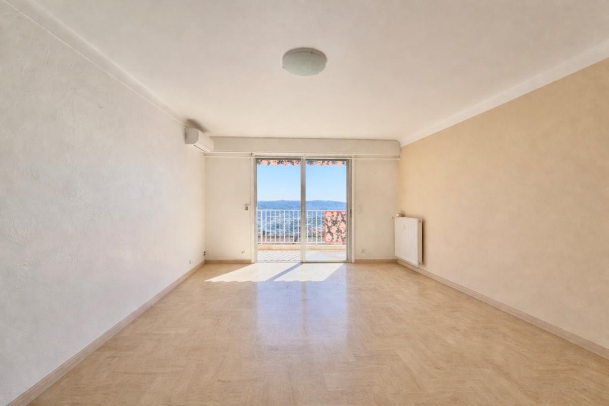 GRASSE Appartement traversant Grasse 2 pièces 60 m2 terrasse vue panoramique et mer, parking et cave 9