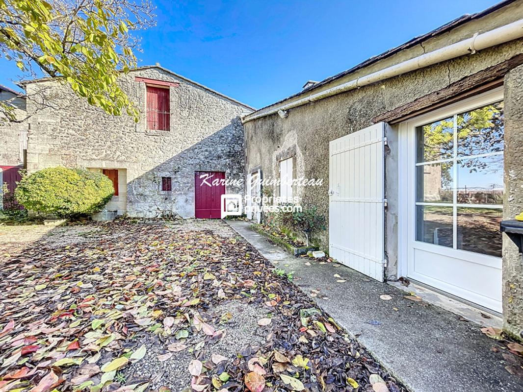 FRONSAC Maison en pierre avec jardin 1