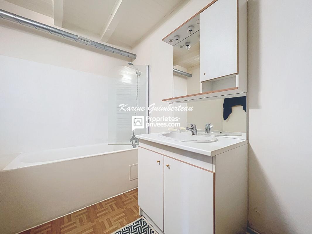 FRONSAC Maison en pierre avec jardin 11