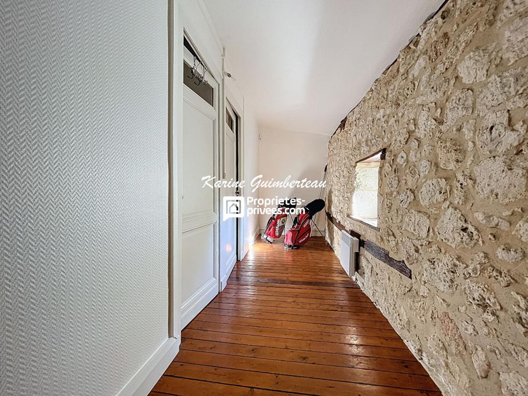 FRONSAC Maison en pierre avec jardin 13
