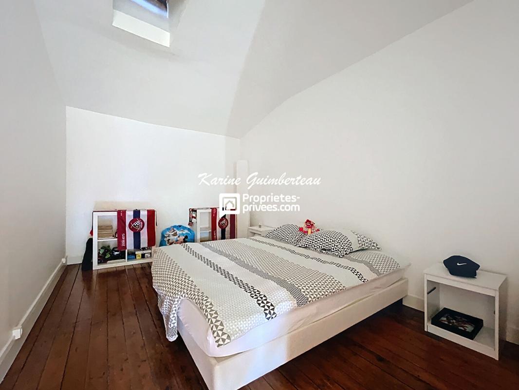 FRONSAC Maison en pierre avec jardin 14