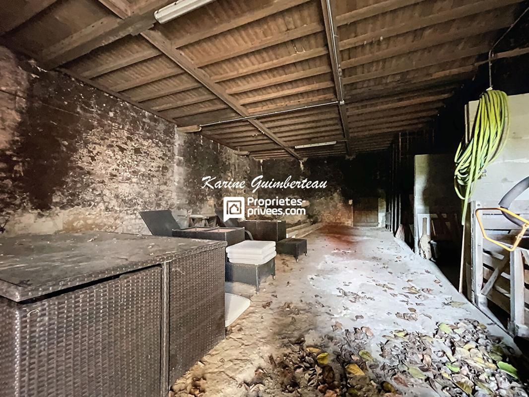 FRONSAC Maison en pierre avec jardin 18