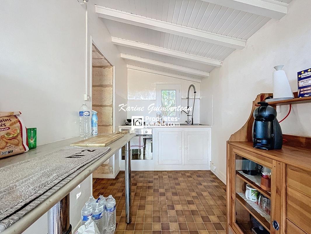 FRONSAC Maison en pierre avec jardin 9