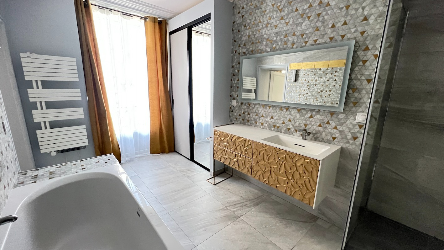 PARIS-7E-ARRONDISSEMENT Rue de Verneuil - Superbe appartement de réception entièrement rénové, 2 suites 10