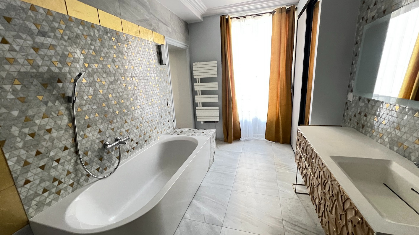 PARIS-7E-ARRONDISSEMENT Rue de Verneuil - Superbe appartement de réception entièrement rénové, 2 suites 11