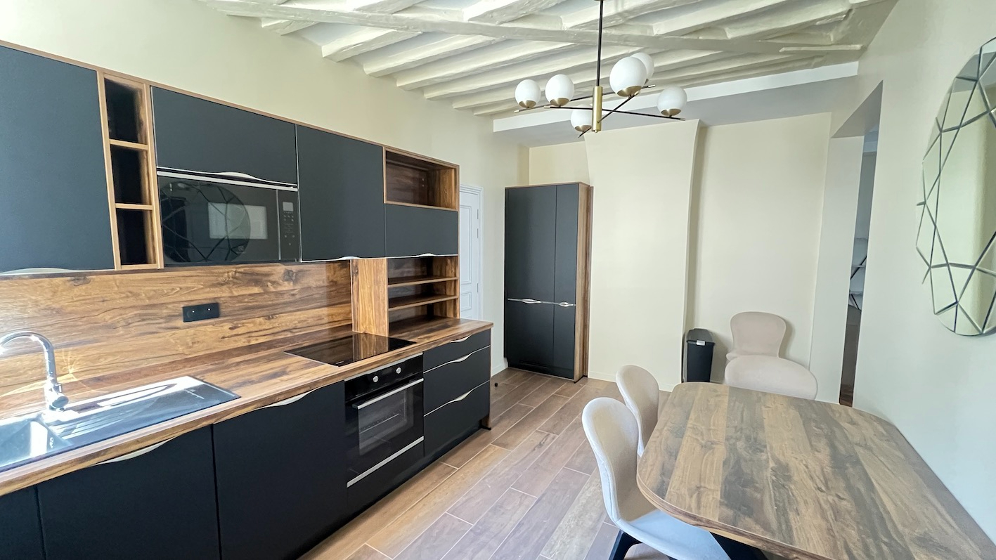 PARIS-7E-ARRONDISSEMENT Rue de Verneuil - Superbe appartement de réception entièrement rénové, 2 suites 12