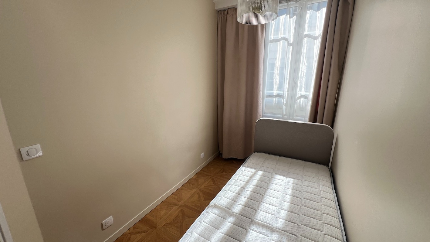 PARIS-7E-ARRONDISSEMENT Rue de Verneuil - Superbe appartement de réception entièrement rénové, 2 suites 15