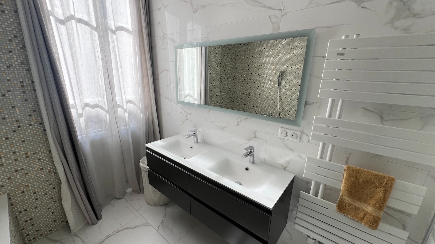 PARIS-7E-ARRONDISSEMENT Rue de Verneuil - Superbe appartement de réception entièrement rénové, 2 suites 18