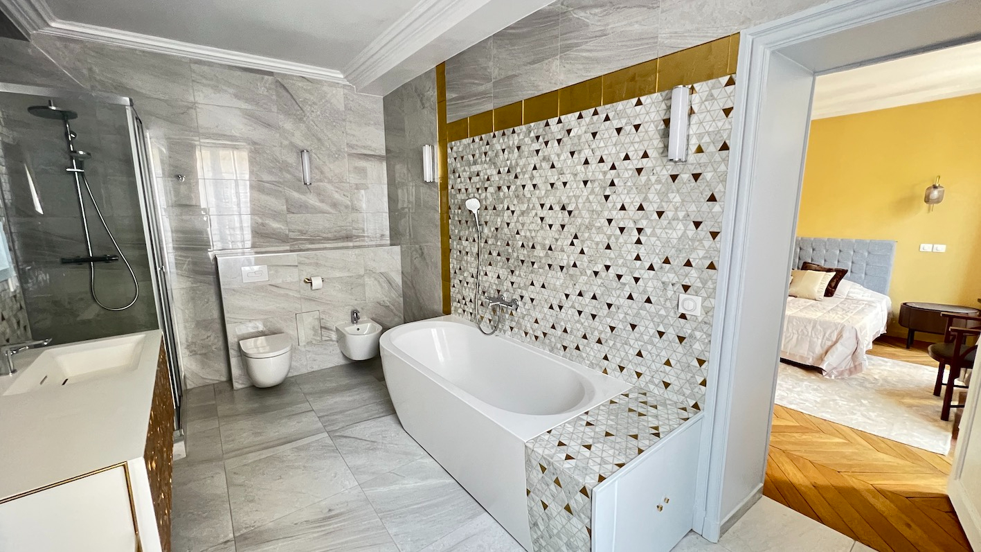 PARIS-7E-ARRONDISSEMENT Rue de Verneuil - Superbe appartement de réception entièrement rénové, 2 suites 8