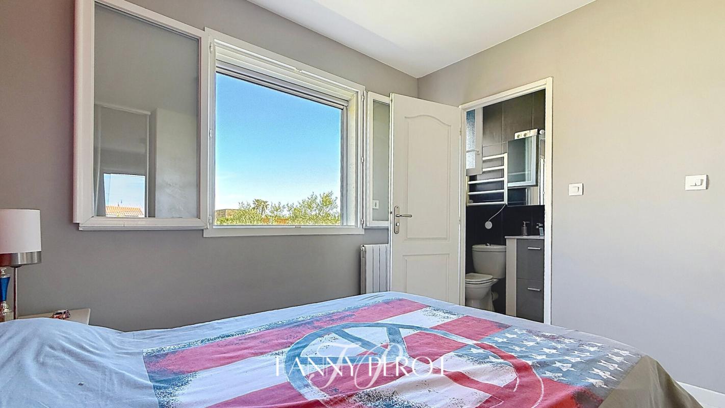 SAINT-CYPRIEN A Saint-Cyprien, maison 4 faces de 120m² sur une parcelle de 838m² avec piscine 11