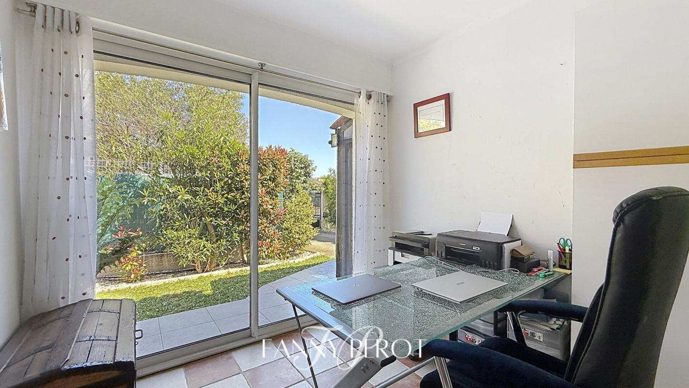 SAINT-CYPRIEN A Saint-Cyprien, maison 4 faces de 120m² sur une parcelle de 838m² avec piscine 13