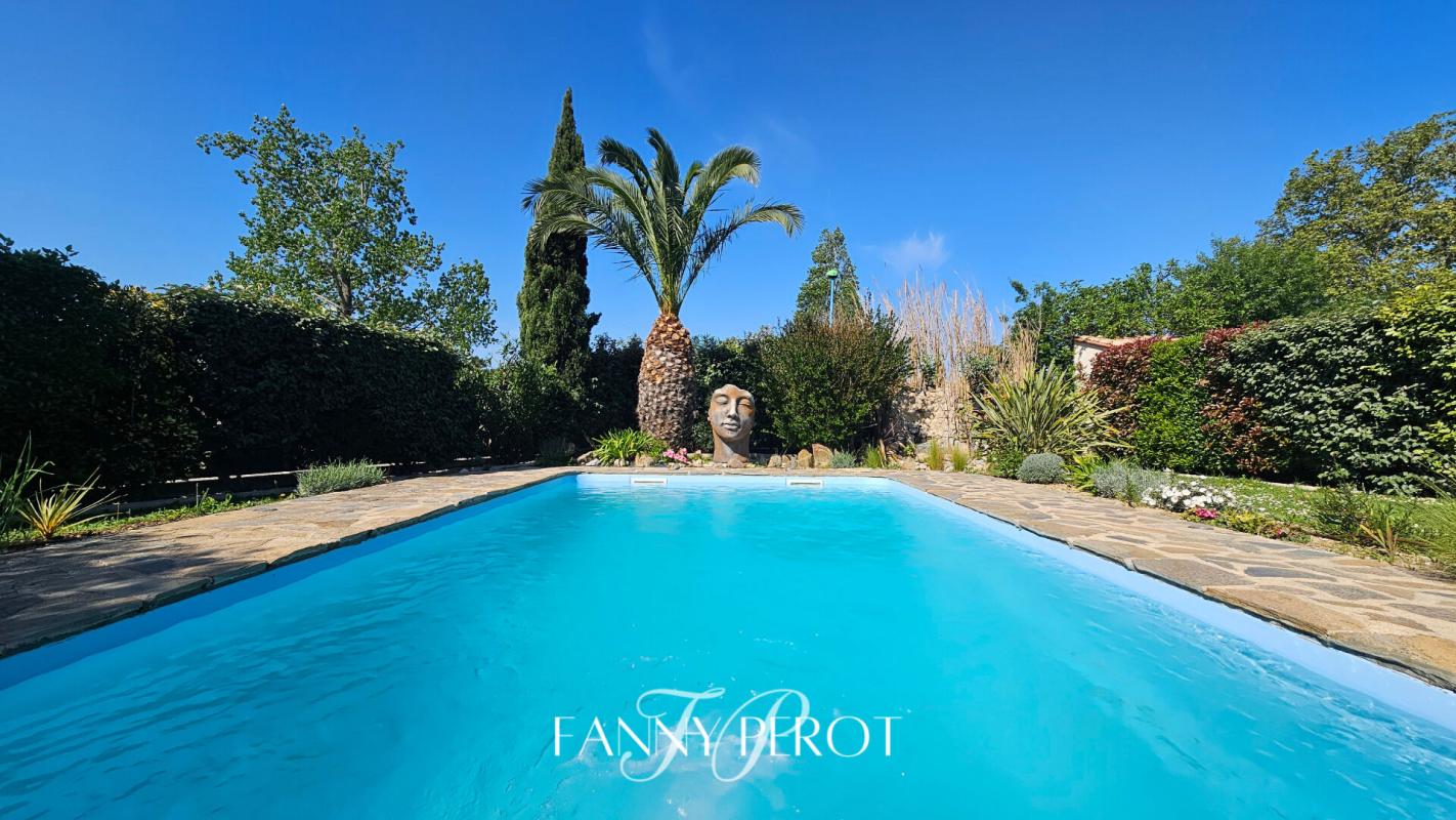 SAINT-CYPRIEN A Saint-Cyprien, maison 4 faces de 120m² sur une parcelle de 838m² avec piscine 2