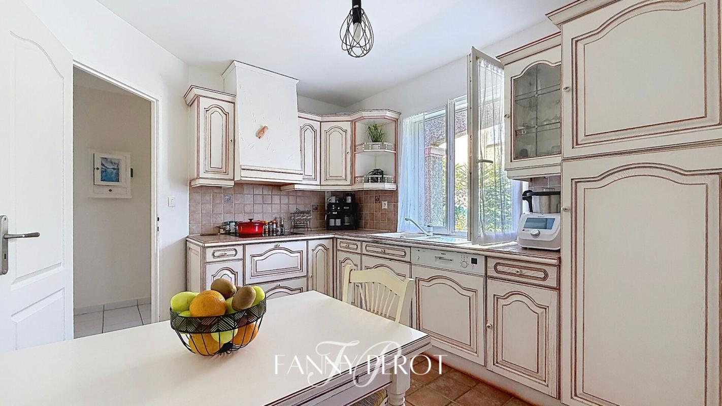 SAINT-CYPRIEN A Saint-Cyprien, maison 4 faces de 120m² sur une parcelle de 838m² avec piscine 7