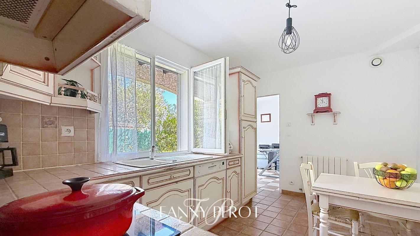 SAINT-CYPRIEN A Saint-Cyprien, maison 4 faces de 120m² sur une parcelle de 838m² avec piscine 8