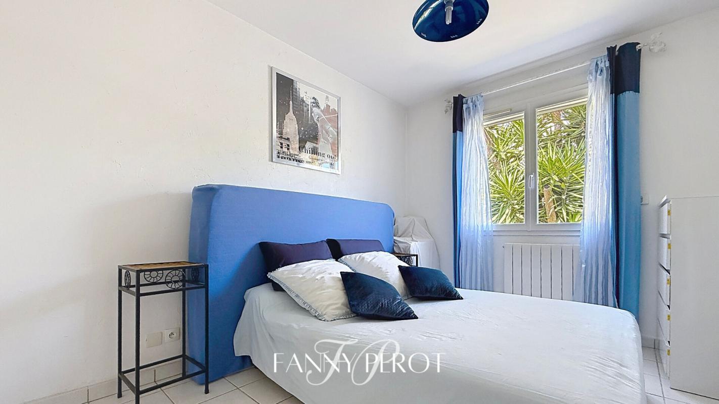 SAINT-CYPRIEN A Saint-Cyprien, maison 4 faces de 120m² sur une parcelle de 838m² avec piscine 9