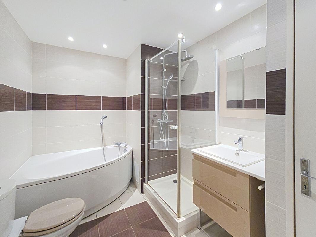 TOULON Toulon - T4 familial de 116 m² avec terrasse de 20 m², pkg , cave et gardien 14