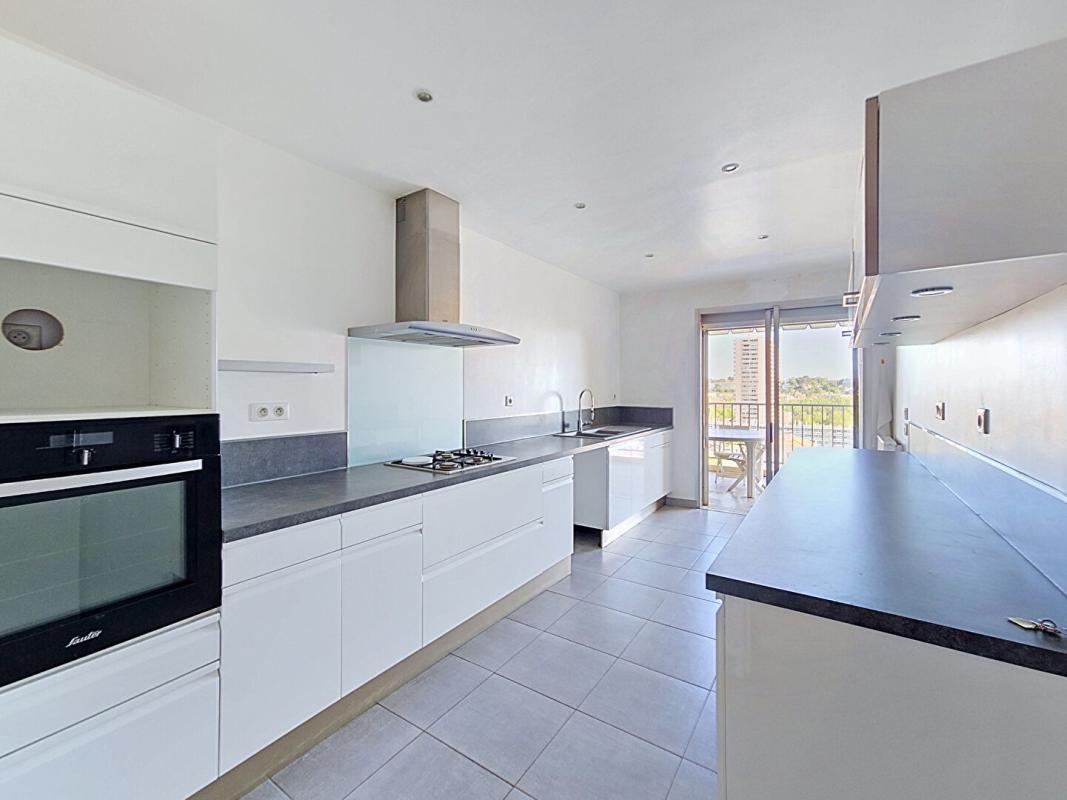 TOULON Toulon - T4 familial de 116 m² avec terrasse de 20 m², pkg , cave et gardien 6