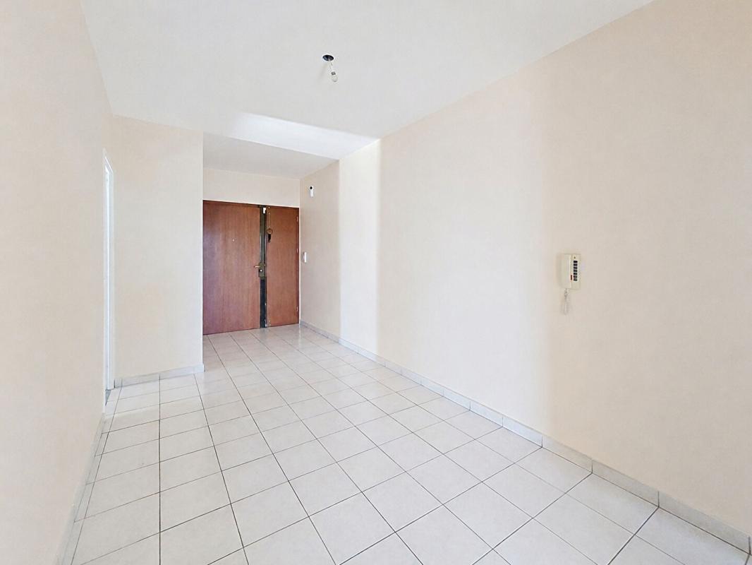 TOULON Toulon - T4 familial de 116 m² avec terrasse de 20 m², pkg , cave et gardien 7