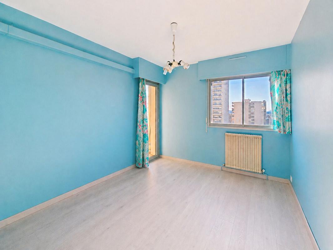 TOULON Toulon - T4 familial de 116 m² avec terrasse de 20 m², pkg , cave et gardien 8