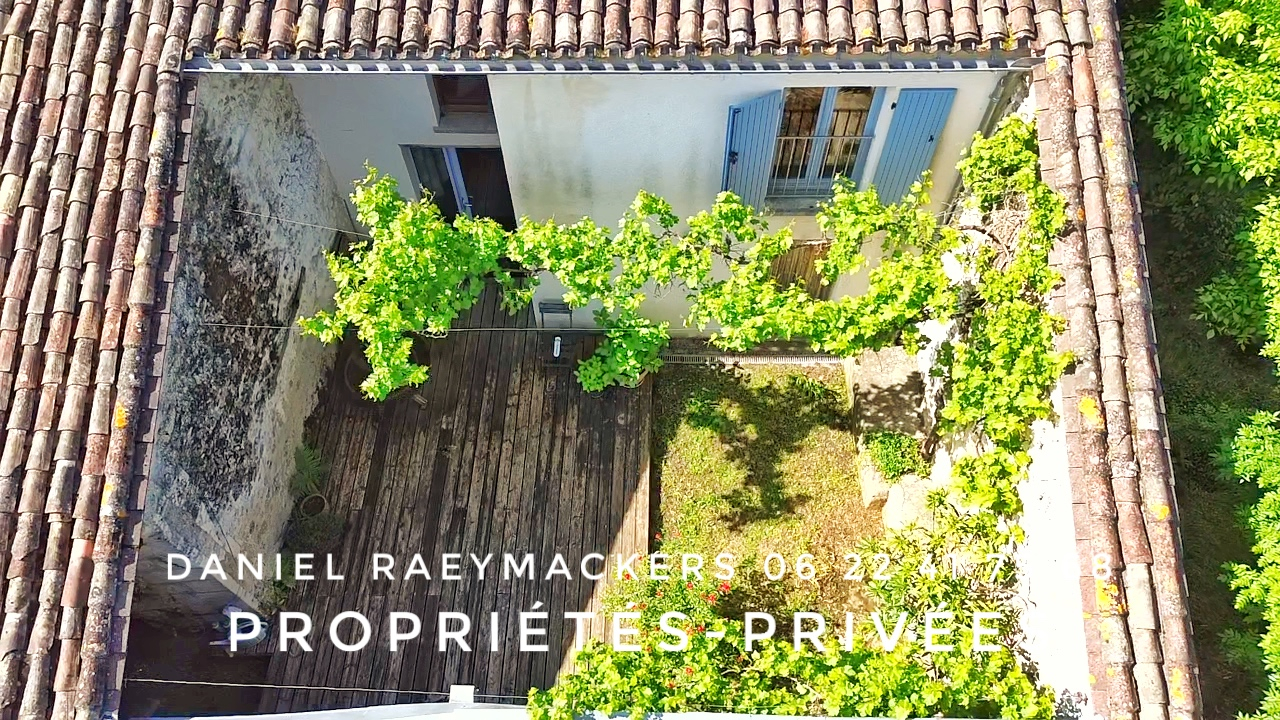 BLESIGNAC Maison de caractère en pierre Blesignac 4 pièce(s) avec grange et jardin au calme 12