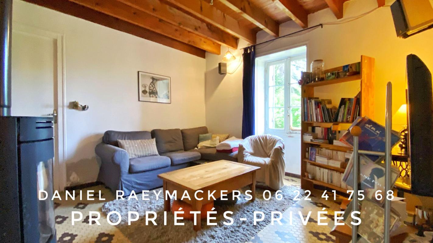 BLESIGNAC Maison de caractère en pierre Blesignac 4 pièce(s) avec grange et jardin au calme 3