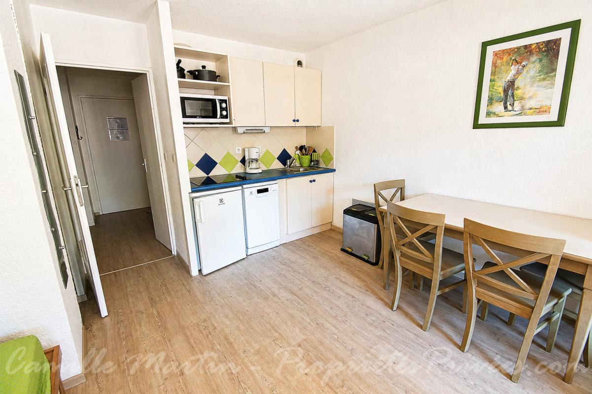 SAINT-RAPHAEL Appartement Saint Raphael 1 pièce(s) 25.10 m2 + parking 6