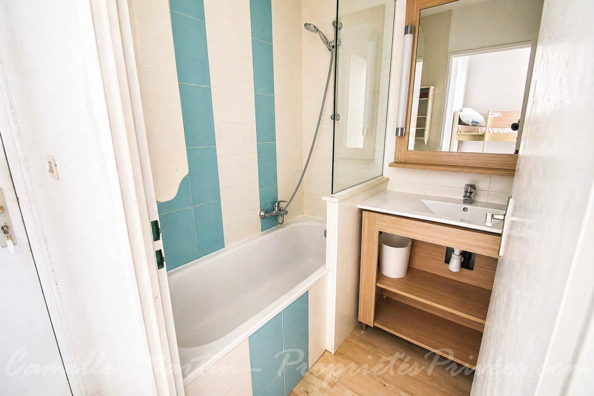 SAINT-RAPHAEL Appartement Saint Raphael 1 pièce(s) 25.10 m2 + parking 8