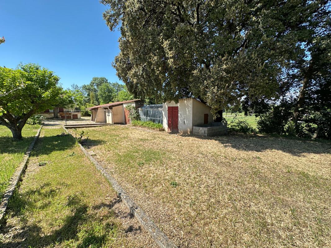 SAINT-VICTORET Maison T5 a louer a St Victoret avec un grand jardin 2