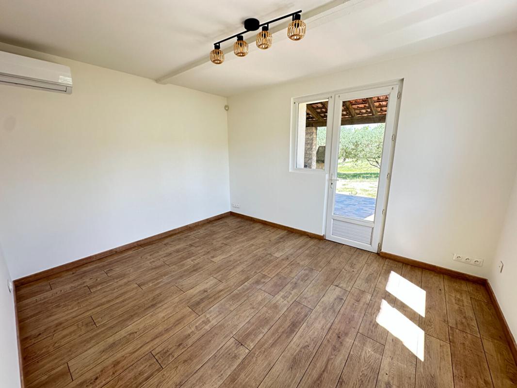 SAINT-VICTORET Maison T5 a louer a St Victoret avec un grand jardin 8