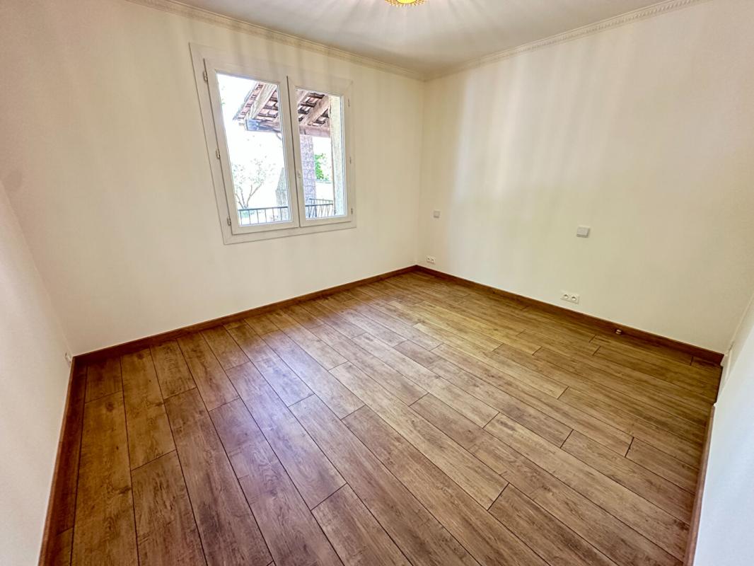 SAINT-VICTORET Maison T5 a louer a St Victoret avec un grand jardin 10