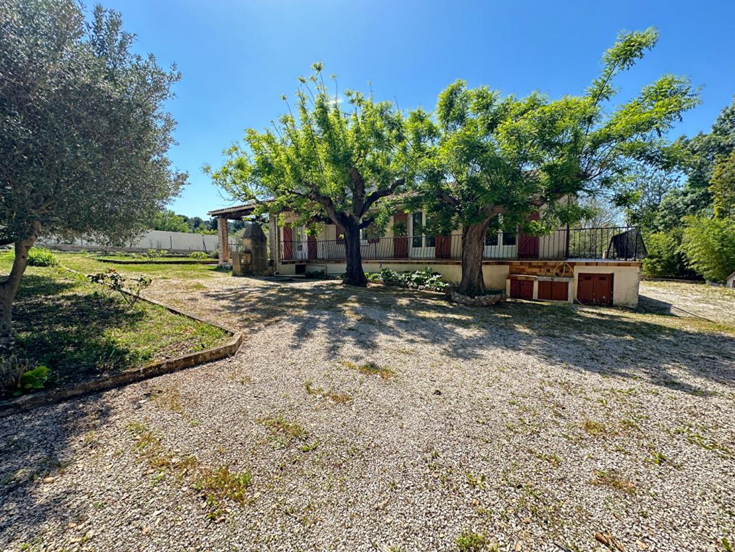 SAINT-VICTORET Maison T5 a louer a St Victoret avec un grand jardin 3