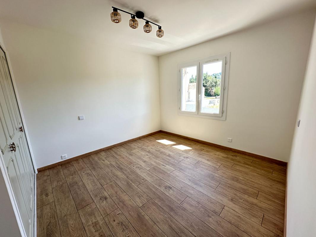 SAINT-VICTORET Maison T5 a louer a St Victoret avec un grand jardin 6