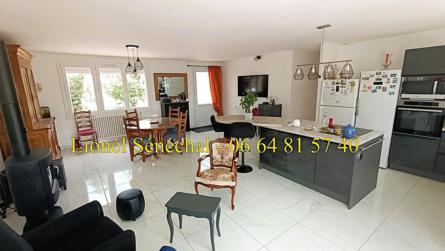 BEAUMONT-SUR-SARTHE Maison entièrement de plain - pied rénovée, lumineuse et peu énergivore de 7 pièces de 90 m2 habitables 2