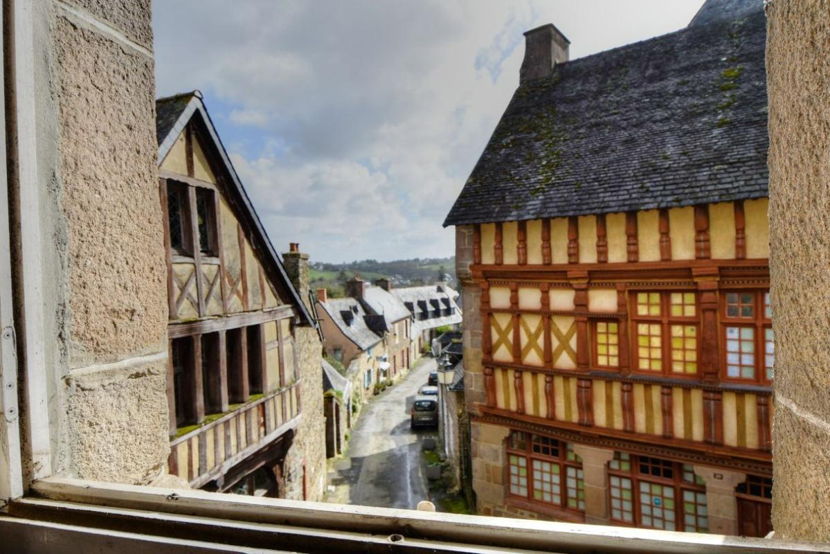 TREGUIER Immeuble d'habitation  et commerce de 177 m2 en centre ville 2