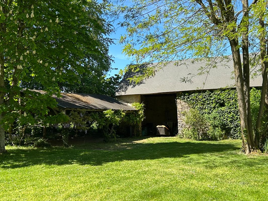 BOUERE Charme et authenticité pour cette maison  sur Bouère 2