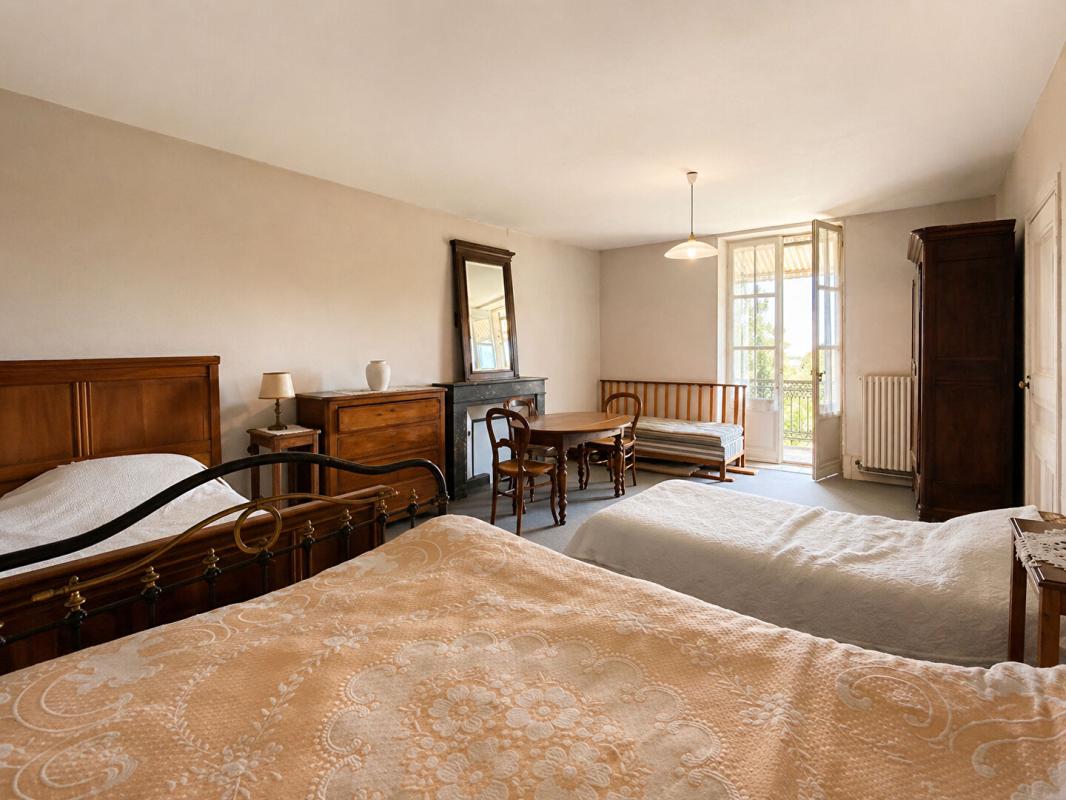 UCHIZY EXCLUSIVITÉ - Ancienne ferme à vendre avec dépendances à Uchizy 10