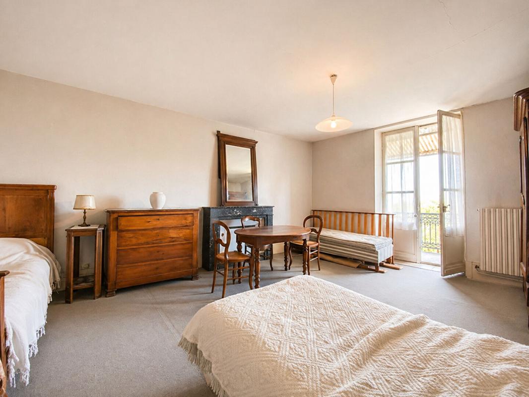 UCHIZY EXCLUSIVITÉ - Ancienne ferme à vendre avec dépendances à Uchizy 11