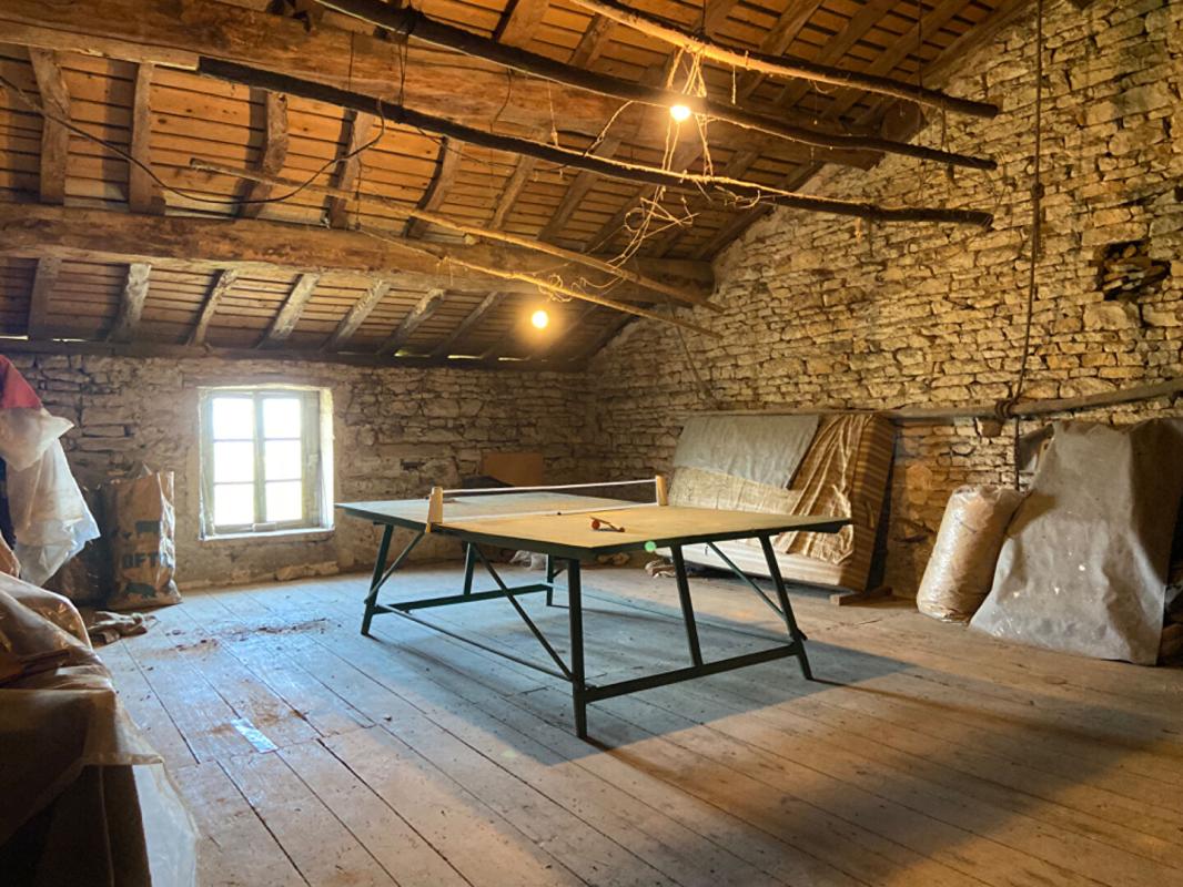 UCHIZY EXCLUSIVITÉ - Ancienne ferme à vendre avec dépendances à Uchizy 13