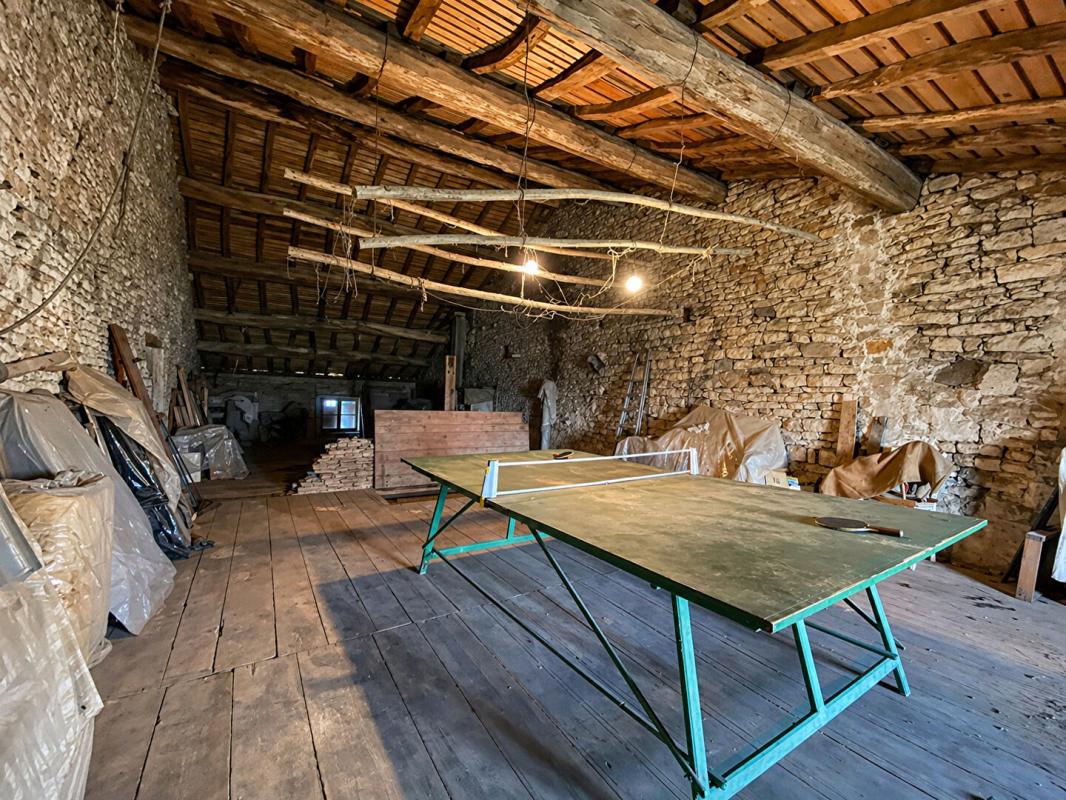 UCHIZY EXCLUSIVITÉ - Ancienne ferme à vendre avec dépendances à Uchizy 15