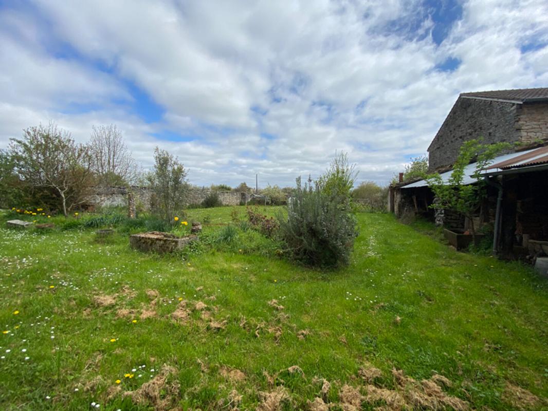 UCHIZY EXCLUSIVITÉ - Ancienne ferme à vendre avec dépendances à Uchizy 17