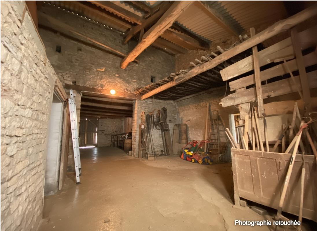 UCHIZY EXCLUSIVITÉ - Ancienne ferme à vendre avec dépendances à Uchizy 3