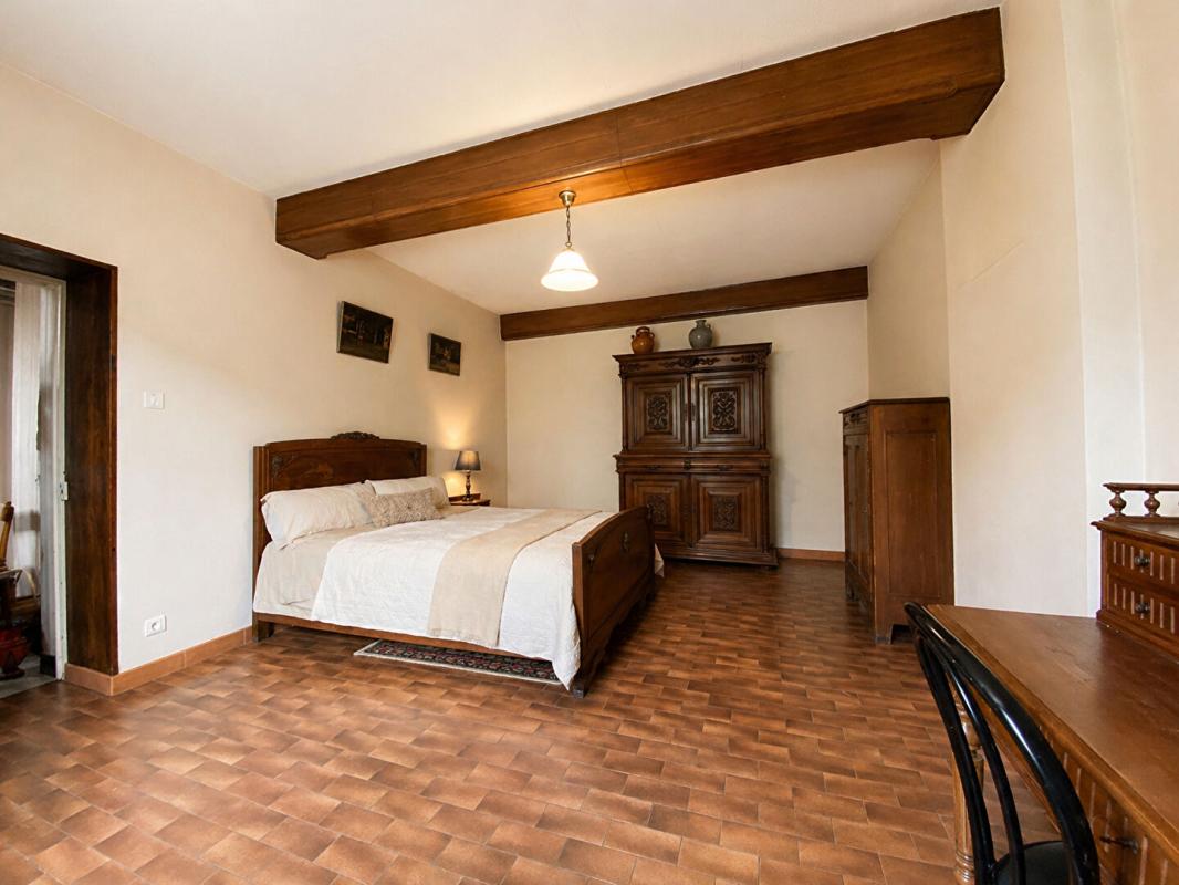 UCHIZY EXCLUSIVITÉ - Ancienne ferme à vendre avec dépendances à Uchizy 5