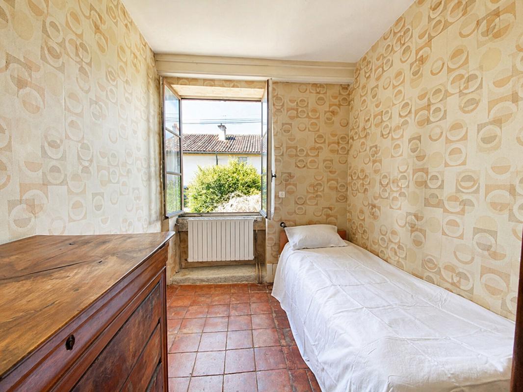 UCHIZY EXCLUSIVITÉ - Ancienne ferme à vendre avec dépendances à Uchizy 6