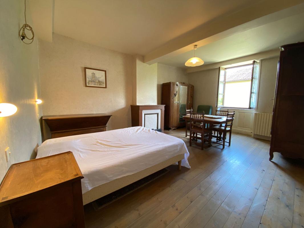 UCHIZY EXCLUSIVITÉ - Ancienne ferme à vendre avec dépendances à Uchizy 9