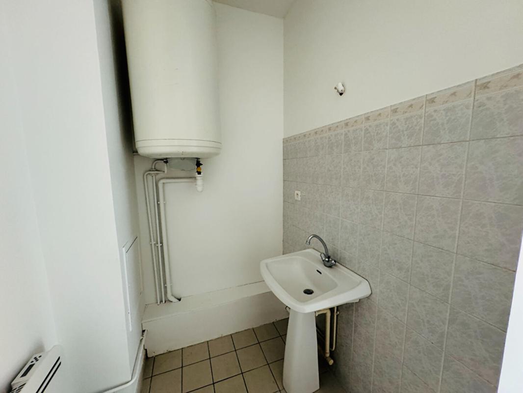 NEVERS Appartement de 60 m² rénové proche de la gare de Nevers 8