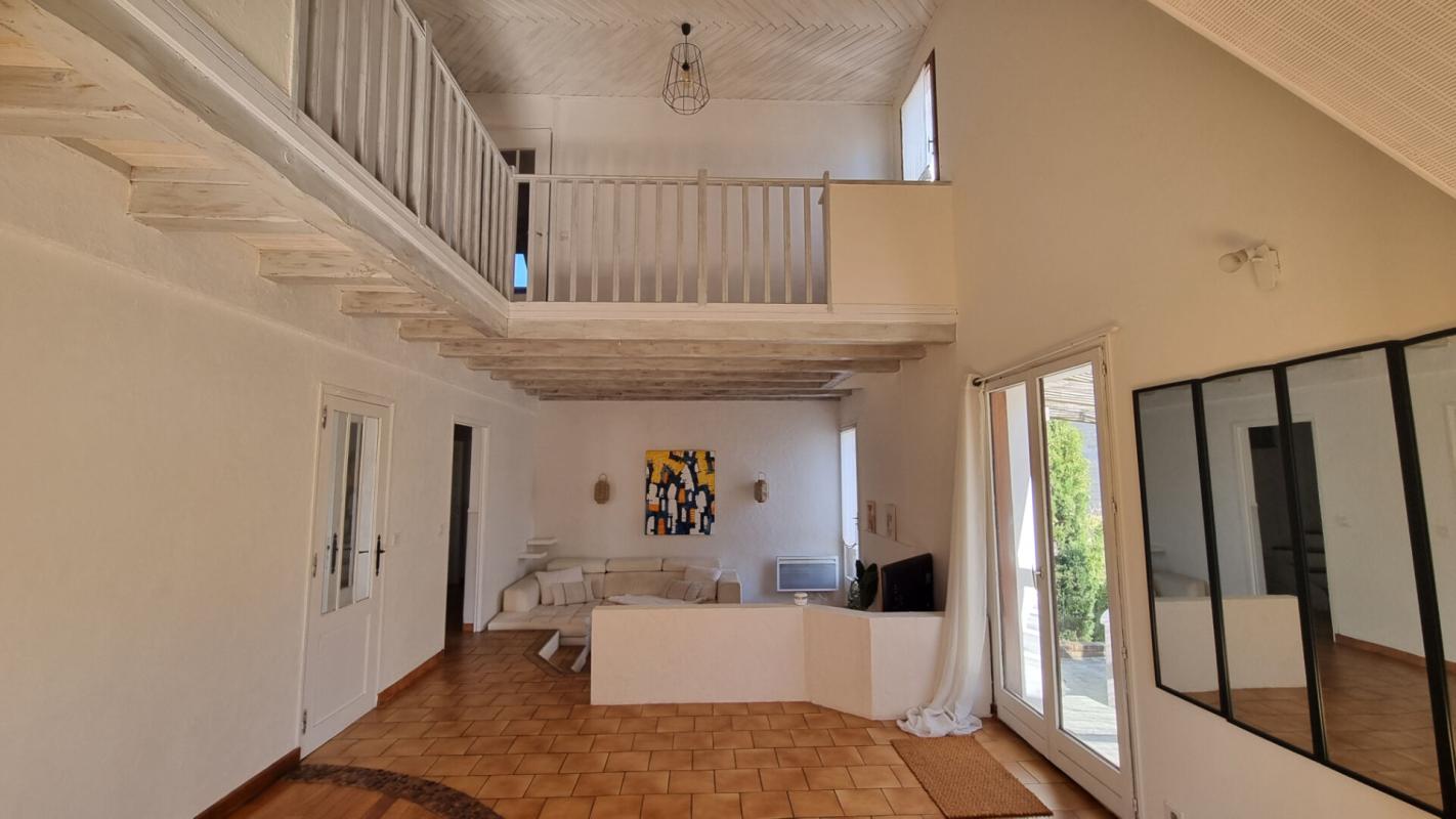 SAINTE-GENEVIEVE-DES-BOIS Maison Sainte Genevieve Des Bois 8 pièce(s) 156 m2 1