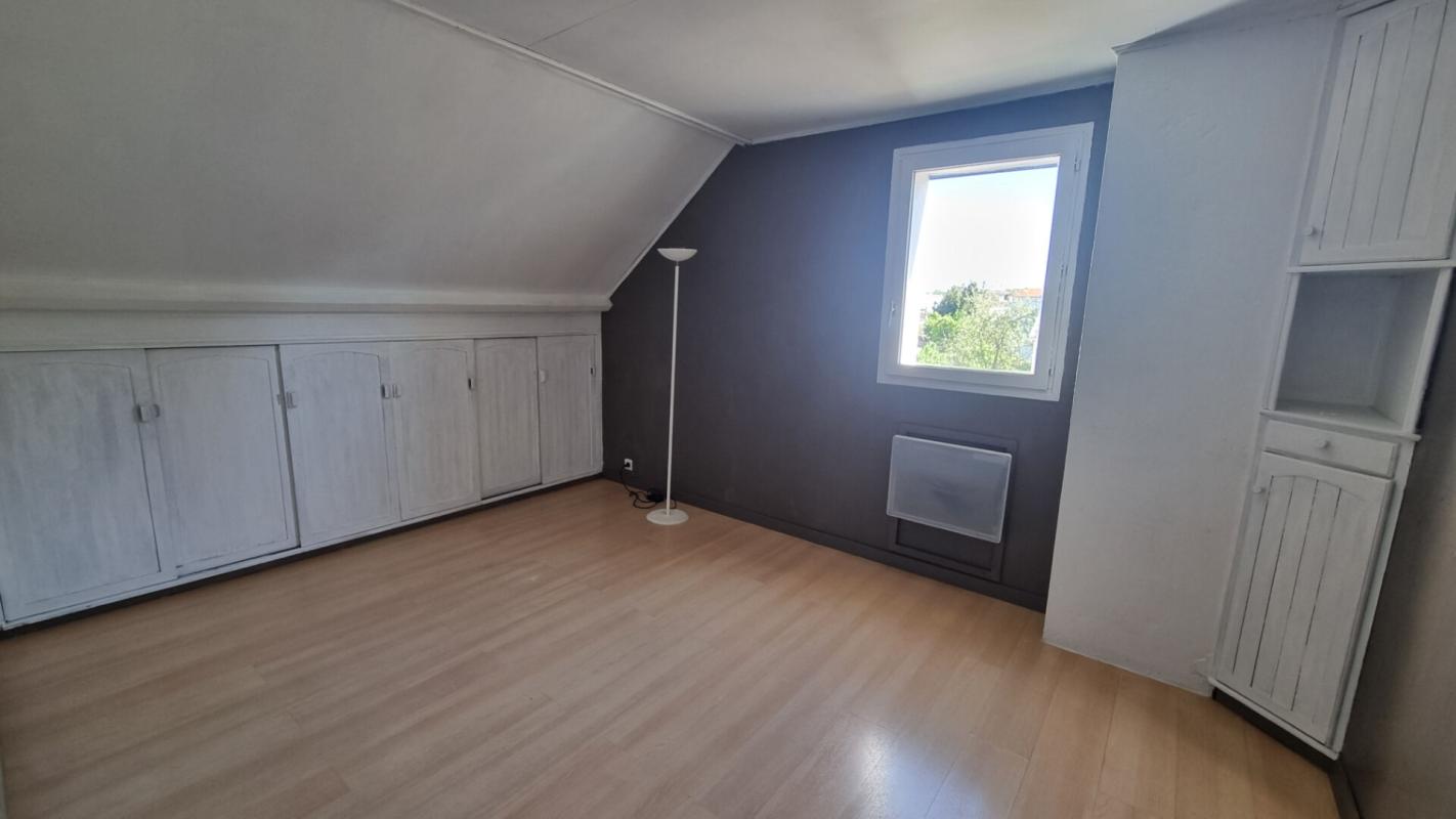 SAINTE-GENEVIEVE-DES-BOIS Maison Sainte Genevieve Des Bois 8 pièce(s) 156 m2 10