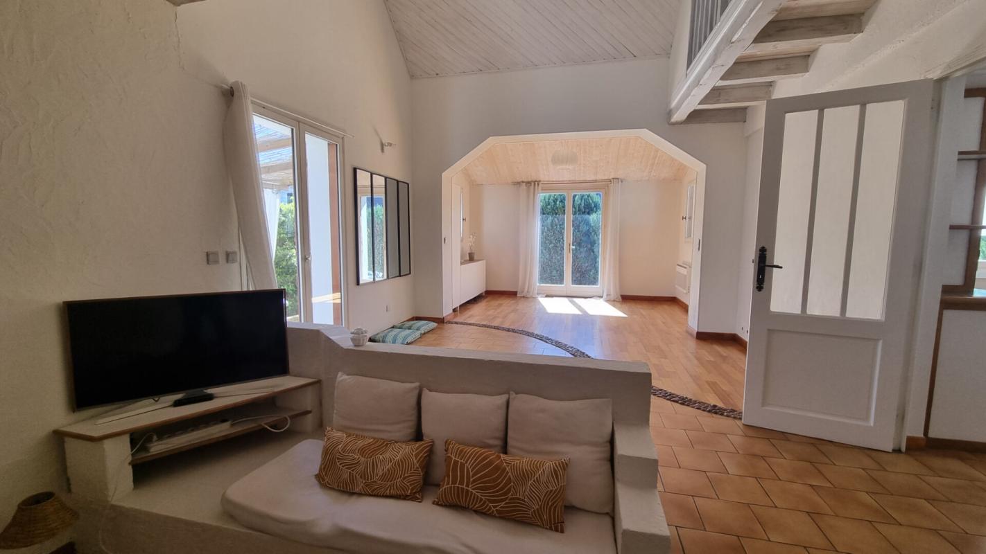 SAINTE-GENEVIEVE-DES-BOIS Maison Sainte Genevieve Des Bois 8 pièce(s) 156 m2 5