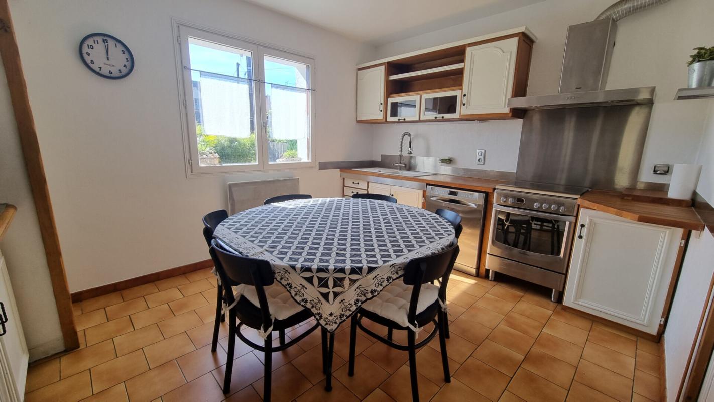 SAINTE-GENEVIEVE-DES-BOIS Maison Sainte Genevieve Des Bois 8 pièce(s) 156 m2 7