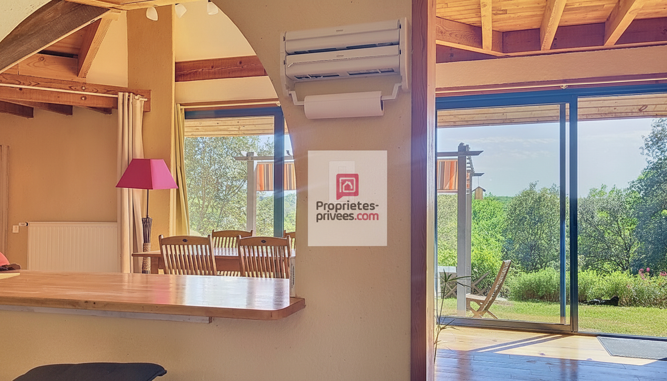 LES EYZIES-DE-TAYAC-SIREUIL Une propriété volontairement à l'écart, pour ceux qui privilégient le silence, la discrétion et un cadre naturel préservé. 4 chambres. Terrain environ 1 hectare 12